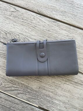 Roulens RFDI Women's Classic Gray Leather Zip Wallet Organizer